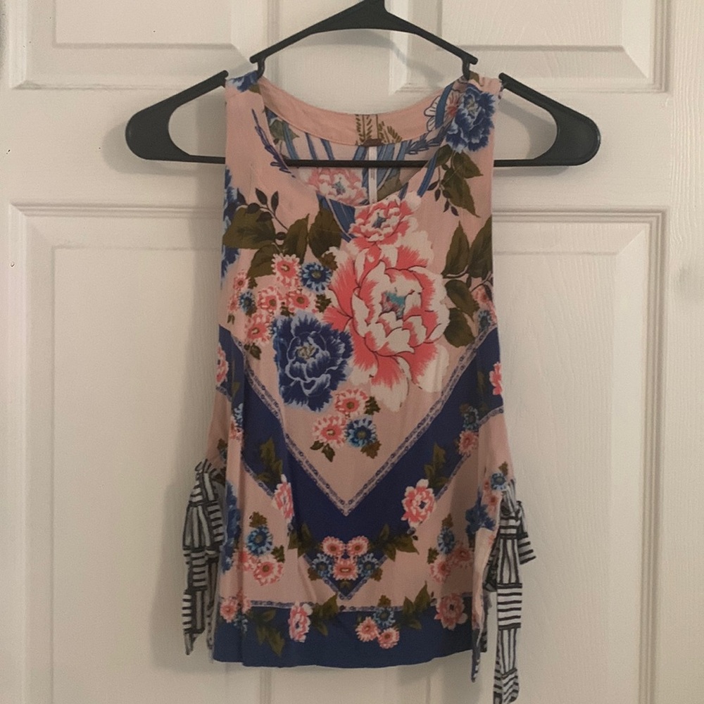 Free People sz small fun tank with tie sides!